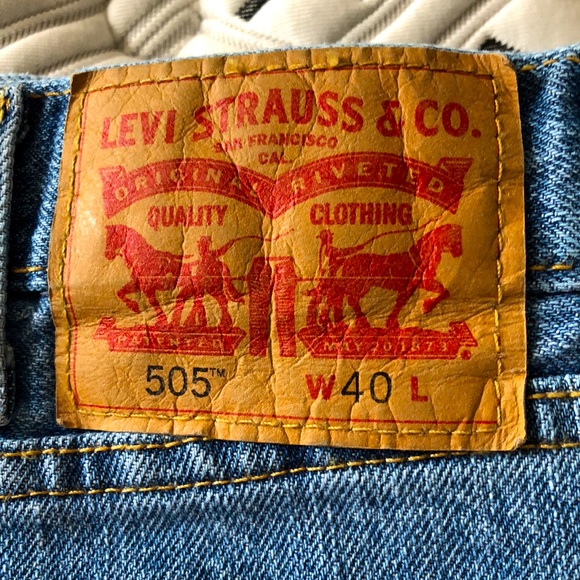 Levi’s denim shorts - Picture 3 of 4